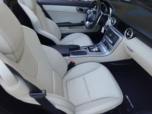 Used 2017 Mercedes-Benz SLC 300 image 12