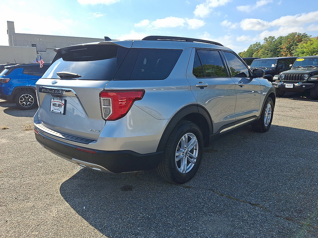Used 2024 Ford Explorer XLT w/ Equipment Group 202A AWD/4WD image 66