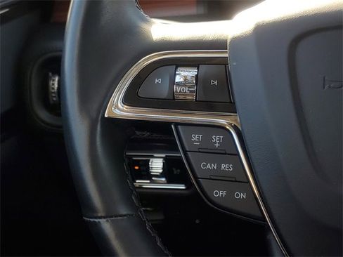 Certified 2023 Lincoln Nautilus Reserve image 17