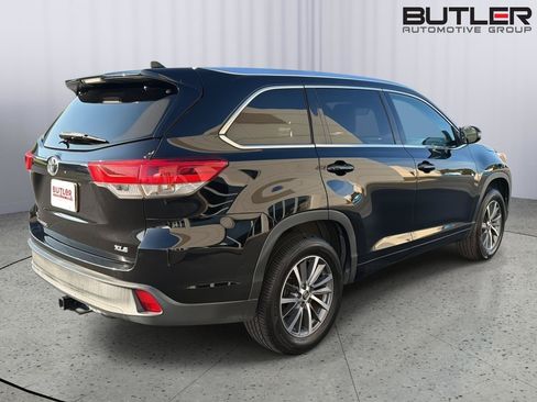 Used 2017 Toyota Highlander XLE FWD image 6