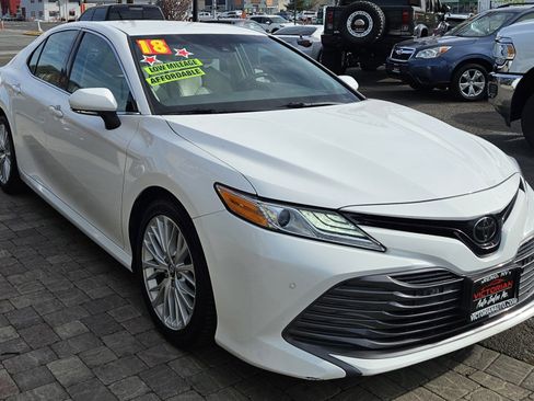 Used 2018 Toyota Camry XLE w/ Audio Package image 2