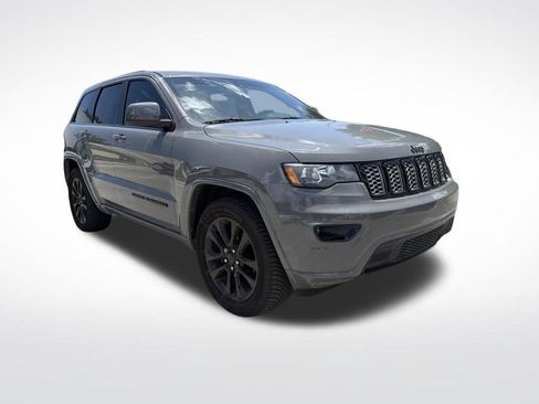 Used 2019 Jeep Grand Cherokee Altitude RWD image 3
