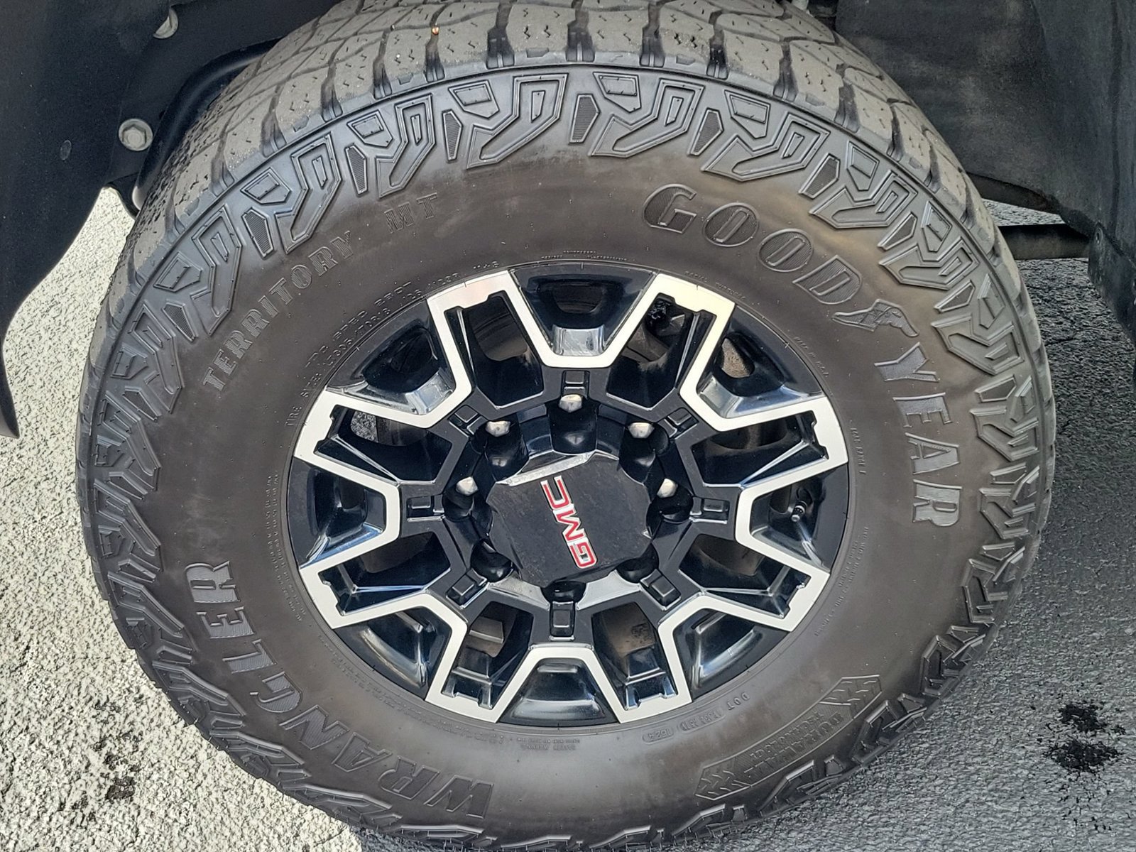 Used 2024 GMC Sierra 2500 AT4X AWD/4WD image 7
