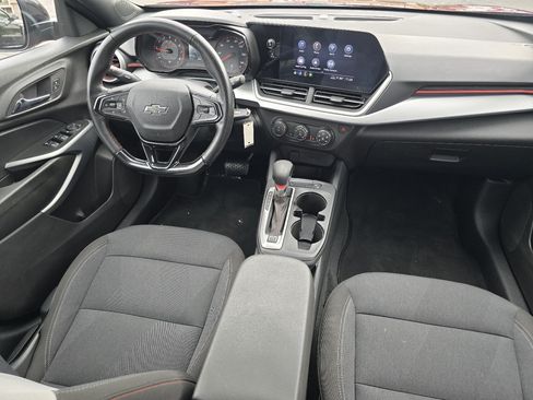 Used 2024 Chevrolet Trax RS FWD image 25