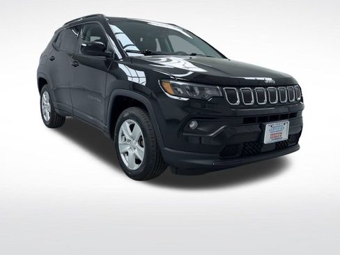 Used 2022 Jeep Compass Latitude w/ Sun and Sound Group AWD/4WD image 17
