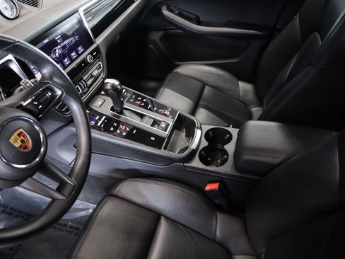 Used 2023 Porsche Macan image 19