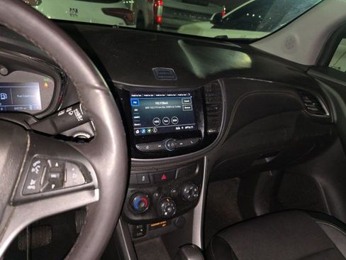 Used 2022 Chevrolet Trax LT w/ Sport Edition image 27