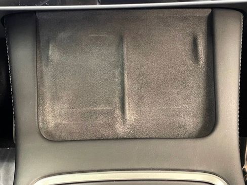 Used 2022 Tesla Model Y Long Range image 38