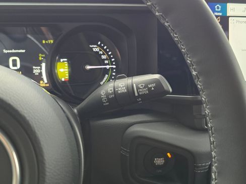 Used 2025 Jeep Wrangler Unlimited Sahara image 39