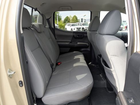Used 2018 Toyota Tacoma SR5 AWD/4WD image 26