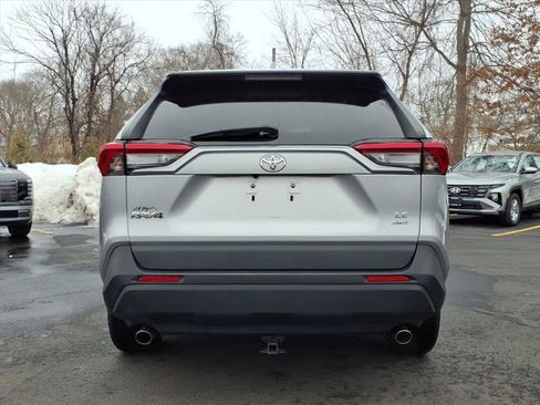 Used 2019 Toyota RAV4 LE w/ Carpet Mat Package image 4