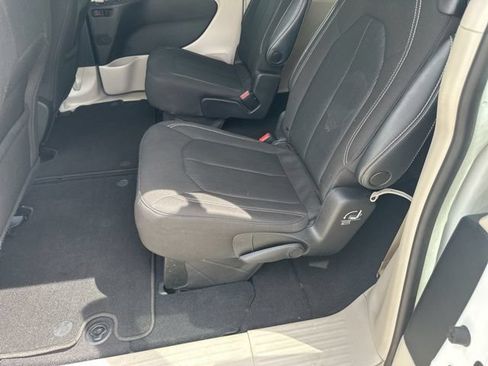 Used 2022 Chrysler Voyager LX FWD image 22