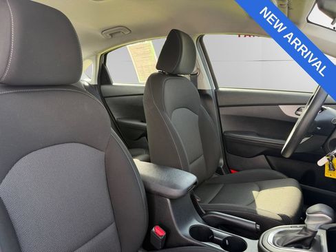 Used 2022 Kia Forte LXS w/ LXS Technology Package FWD image 13