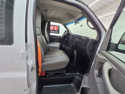 Used 2014 Chevrolet Express 2500 RWD image 20