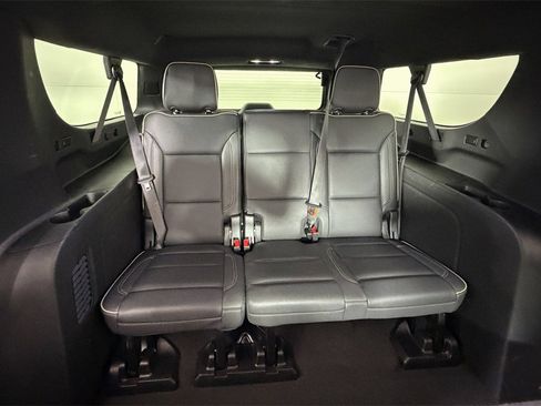 Used 2024 GMC Yukon XL SLT image 7