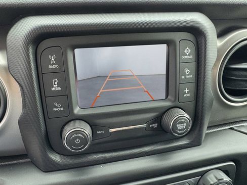 Used 2019 Jeep Wrangler Sport image 15