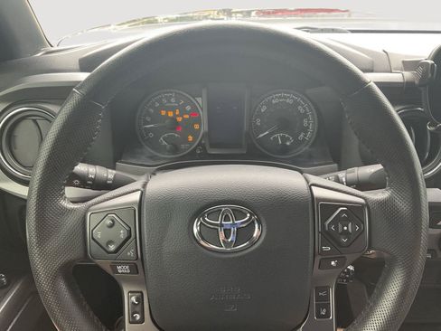Used 2019 Toyota Tacoma TRD Off-Road AWD/4WD image 12