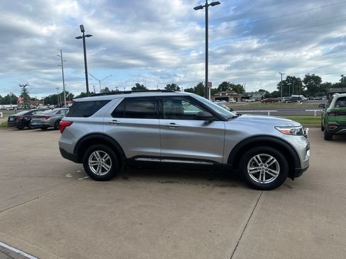 Used 2020 Ford Explorer XLT w/ Class III Trailer Tow Package AWD/4WD image 4