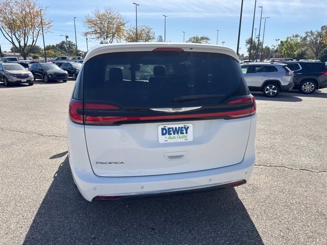 Used 2022 Chrysler Pacifica Touring-L FWD image 4