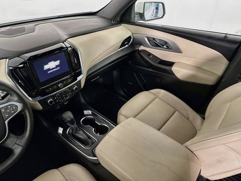 Used 2023 Chevrolet Traverse LT w/ LT Premium Package AWD/4WD image 32