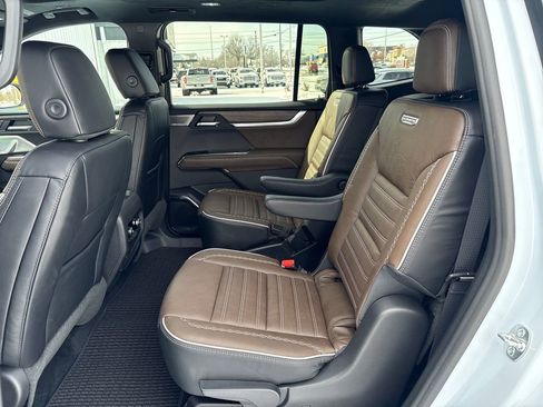 New 2026 GMC Acadia Denali Ultimate w/ LPO, Floor Liner Package AWD/4WD image 40