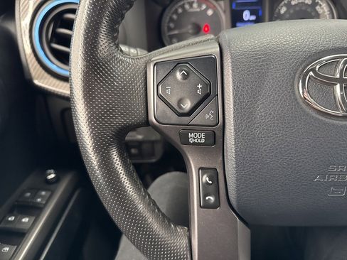 Used 2018 Toyota Tacoma TRD Off-Road image 18