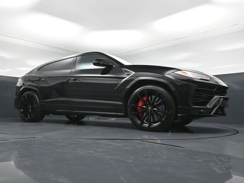 Used 2022 Lamborghini Urus AWD/4WD image 28