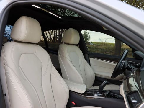 Used 2017 BMW 540i xDrive image 21