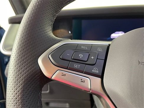 New 2025 Volkswagen Tiguan SE R-Line image 9