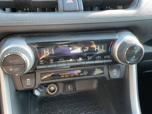 Used 2020 Toyota RAV4 XLE image 18