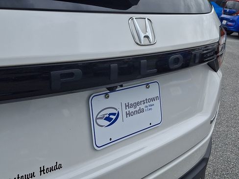 Used 2023 Honda Pilot Touring image 32