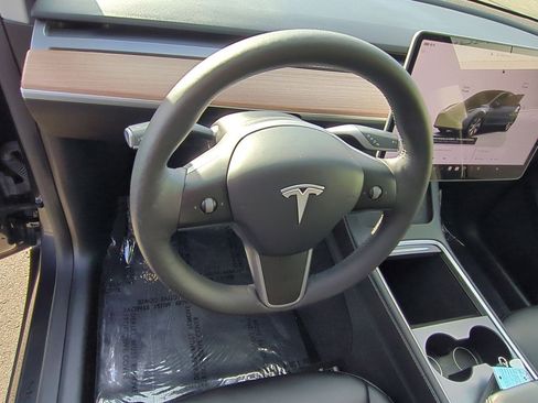 Used 2024 Tesla Model Y Long Range image 7