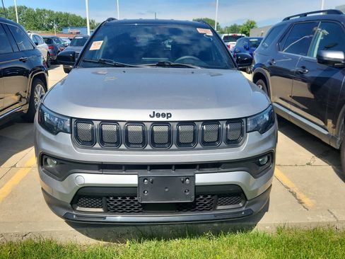 Used 2022 Jeep Compass Latitude AWD/4WD image 2