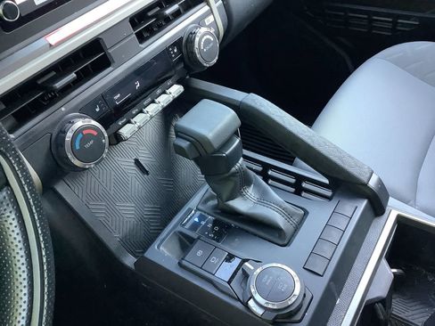 Used 2025 Toyota Tacoma SR5 AWD/4WD image 28