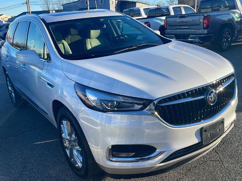 Used 2020 Buick Enclave Premium w/ Sun and Sites Package image 5