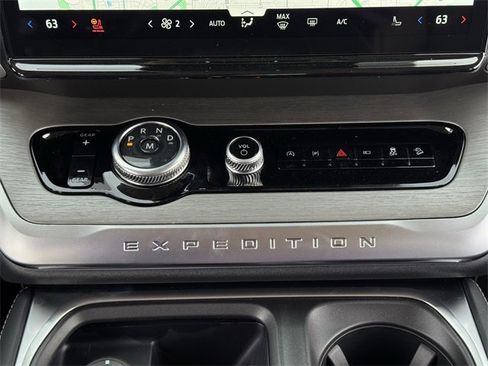 New 2025 Ford Expedition Max Platinum w/ Driver's Package image 18