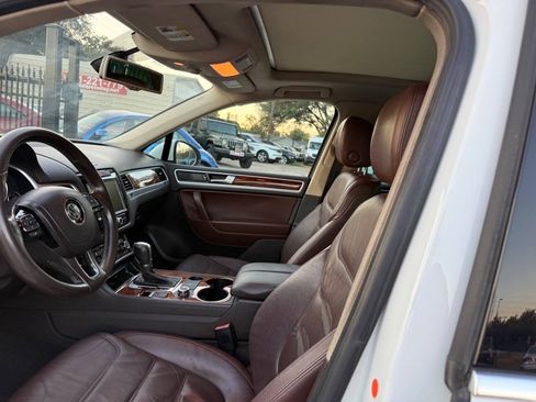 Used 2013 Volkswagen Touareg TDI AWD/4WD image 15
