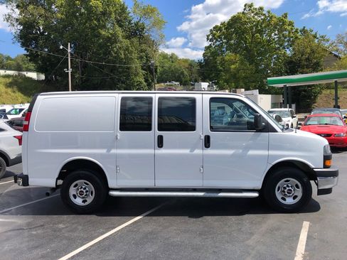 Used 2023 GMC Savana 2500 w/ Driver Convenience Package image 6