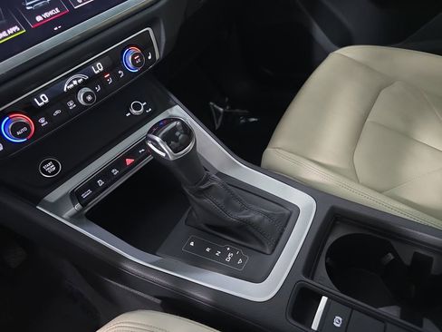 Used 2022 Audi Q3 2.0T Premium w/ Convenience Package AWD/4WD image 26