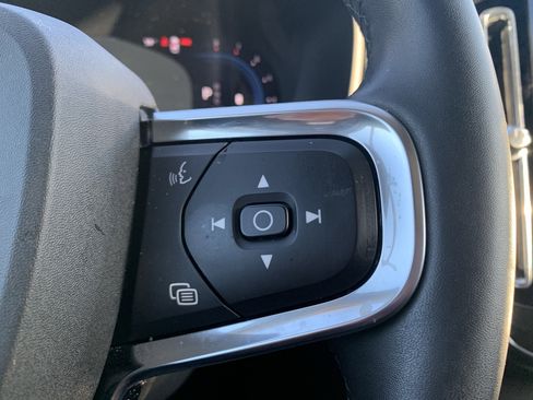 Used 2025 Volvo XC40 B5 Core image 20