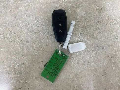 Used 2014 Ford Fiesta Titanium FWD image 29