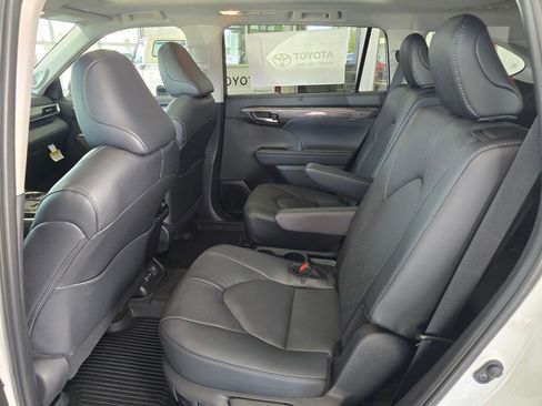 New 2026 Toyota Highlander Platinum AWD/4WD image 35