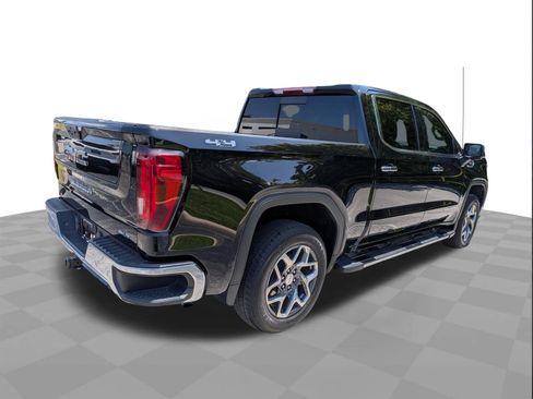 Used 2022 GMC Sierra 1500 SLT w/ SLT Convenience Package AWD/4WD image 4