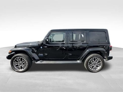 Used 2023 Jeep Wrangler Unlimited Sahara image 3