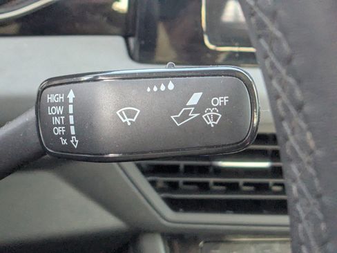 Used 2025 Volkswagen Jetta SE FWD image 29