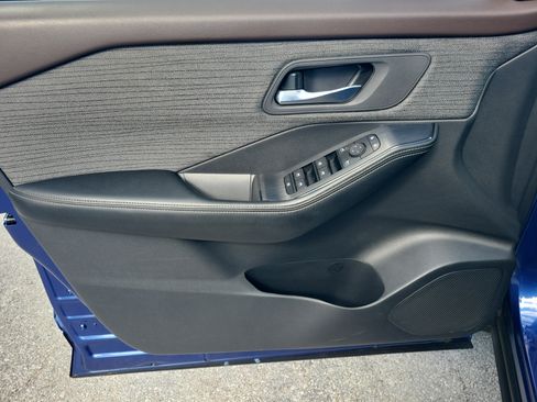 Certified 2023 Nissan Rogue SV FWD image 15