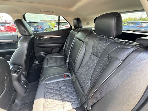 Used 2021 Buick Envision Avenir w/ Technology Package II image 23