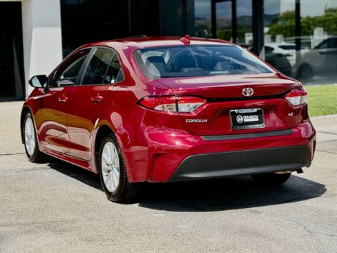 Used 2025 Toyota Corolla LE w/ LE Premium Package FWD image 10