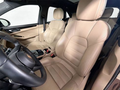 Certified 2023 Porsche Macan Turbo AWD/4WD image 5