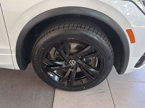 Certified 2023 Volkswagen Tiguan SE R-Line FWD image 10